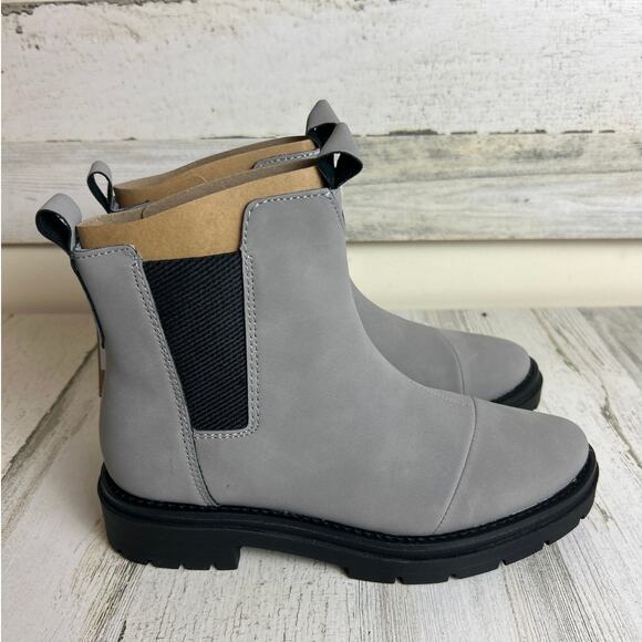 TOMS Womens 7 Skylar Gray Cement Pull-On Lug Sole Block Heel Ankle Boots NEW - Picture 4 of 9